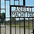 arbeit macht frei - wikipédia.jpg